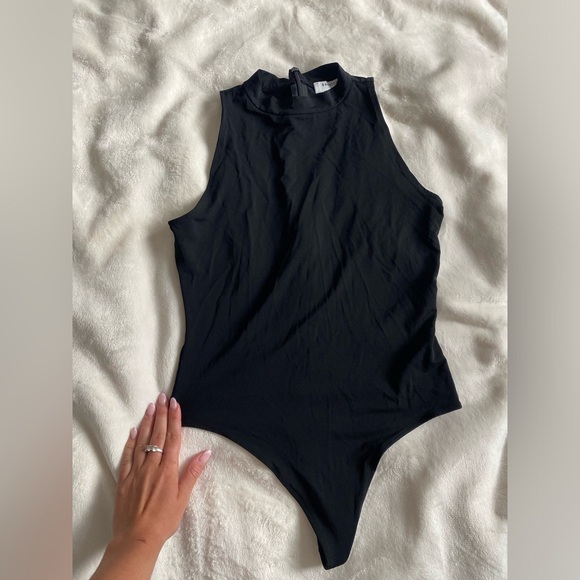 Aritzia Babaton Bodysuit - Picture 3 of 11